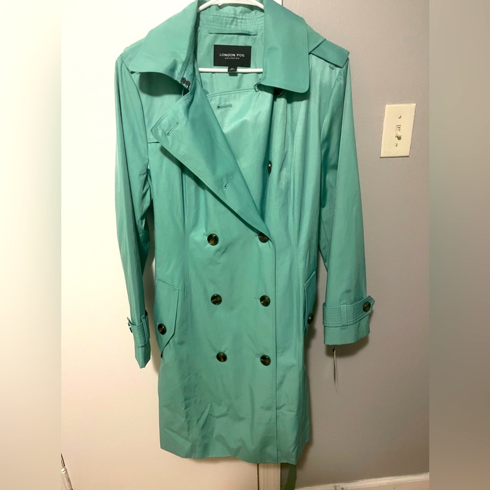 Women’s rain coat size XL
